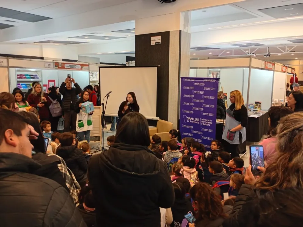 Actividades para niños en la Feria del Libro durante el viernes. 
