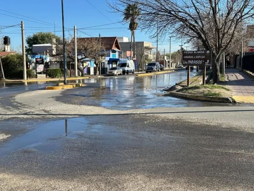 Ante esta situación, solicitaron a los vecinos y automovilistas circular con precaución por la zona hasta que se normalice el servicio.