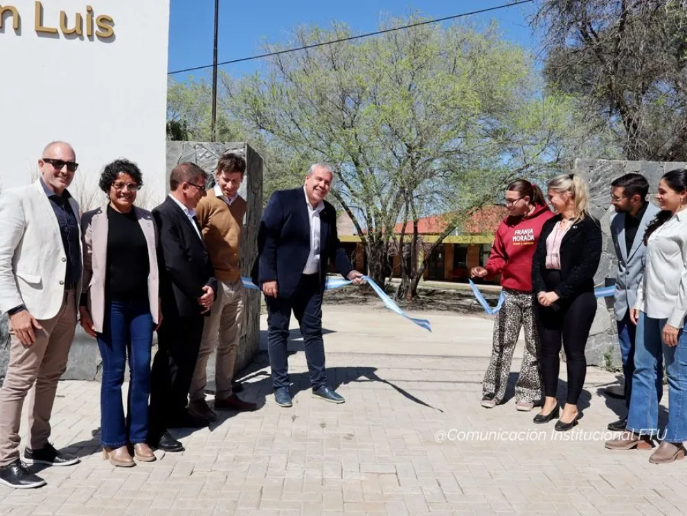 Corte de cintas en Villa de Merlo para el nuevo acceso a la FTU.