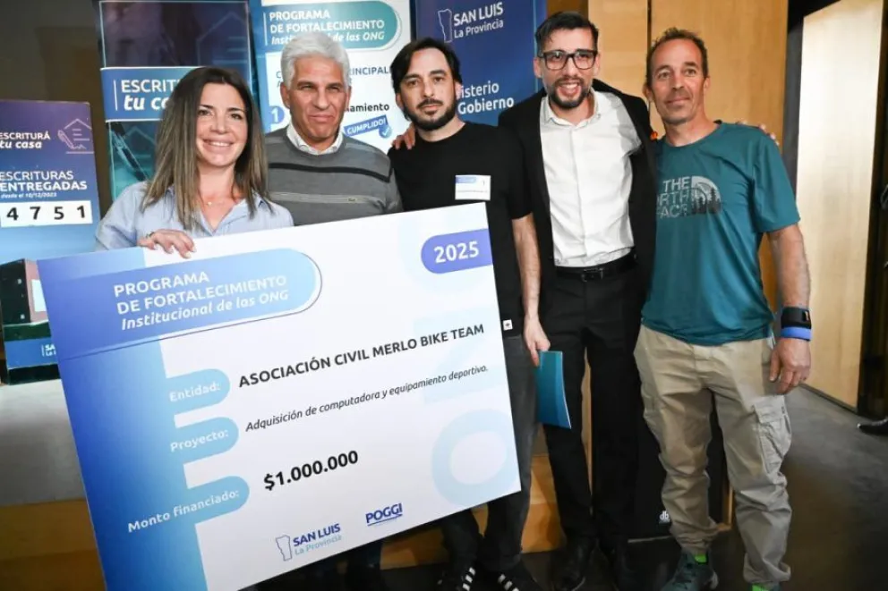 Durante la jornada, Poggi entregó 14 actas del programa “Protegé tu casa” y 28 escrituras a familias de Merlo, Los Molles, Cortaderas, Carpintería, Villa Larca, Tilisarao, Concarán, Naschel y Santa Rosa.