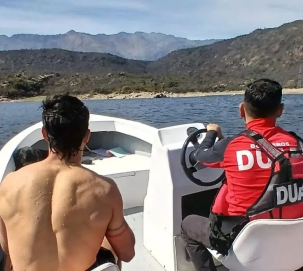 Un hombre de 35 años fue rescatado este sábado en el Dique La Viña, en el valle de Traslasierra, tras agotarse mientras nadaba.