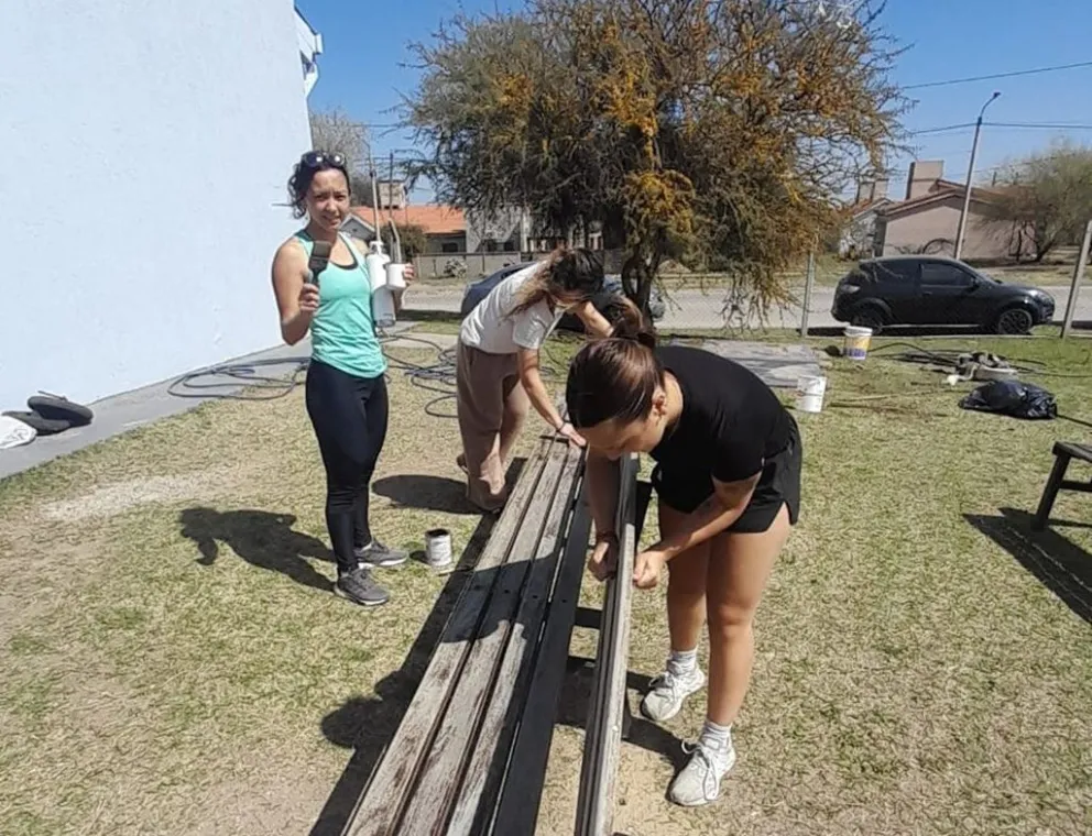 Jornada de trabajo comunitario en Alerces Hockey Club.