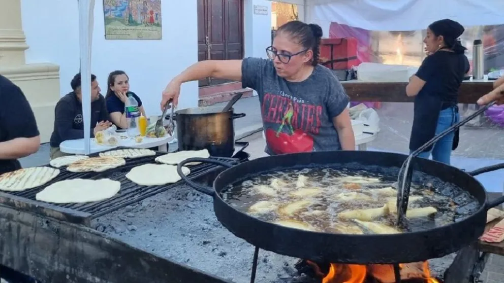 Comidas al disco en la plaza de Nono. (Foto: La Voz)