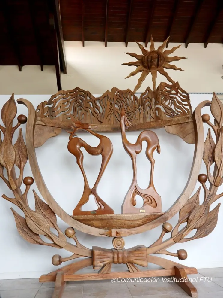 La escultura donada por la familia Ortega a la Universidad Nacional de San Luis.
