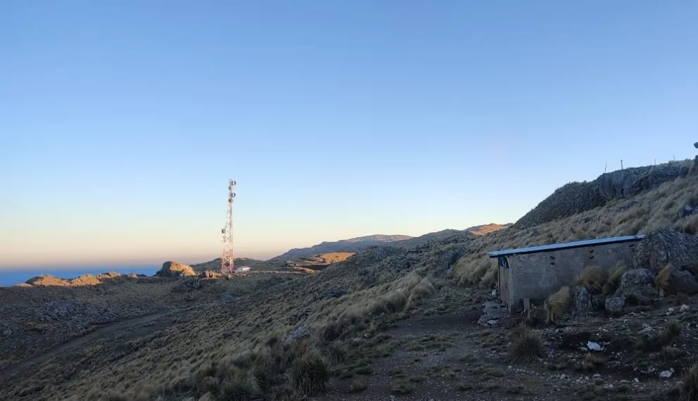 El lunes se inició con temperaturas bajo cero en el filo serrano. Foto: El Vasco.