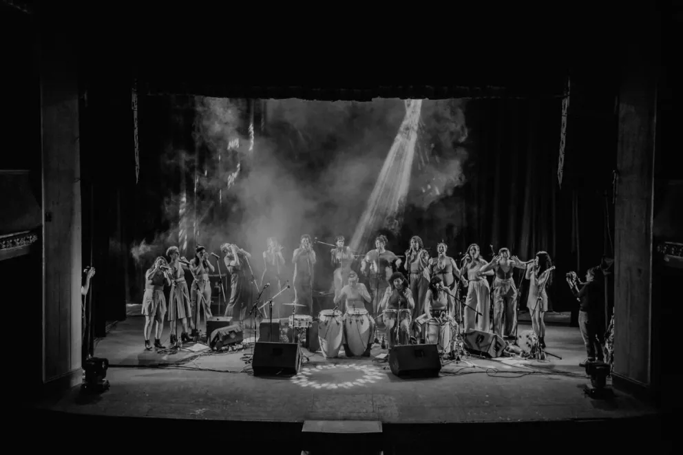 Ensamble vocal y percusivo "La Colmena". 