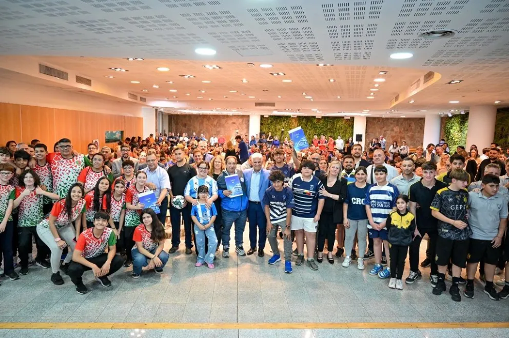 El Gobierno entregó 19 decretos de financiamiento a instituciones deportivas.