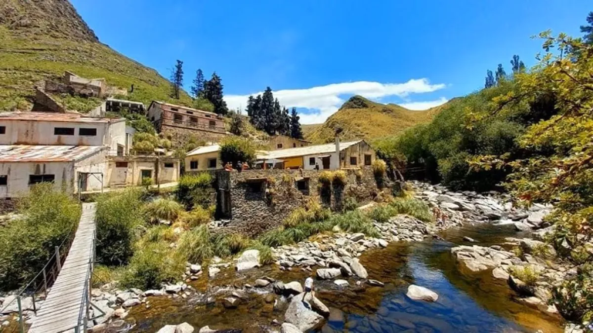 Paisaje serrano de Pueblo Escondido entre San Luis y Córdoba
