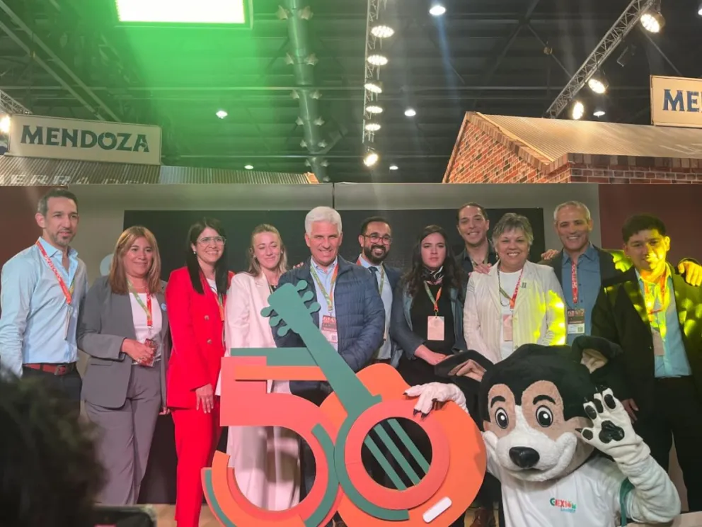 Durante la jornada, el Gobernador de San Luis, Claudio Poggi, recorrió el stand y acompañó la labor de los prestadores locales