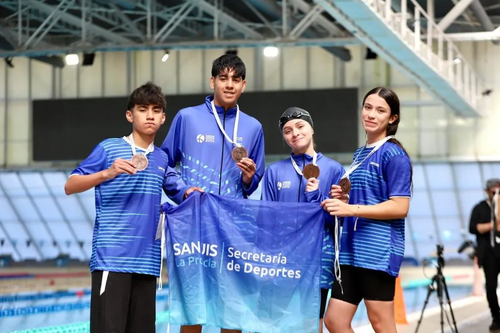 Bronce para San Luis en la posta 4×50 mixta.