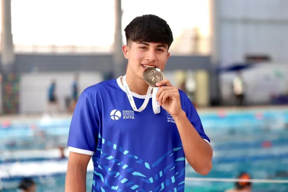 Samuel Aguilar, nadador de la Pileta Modelo de Concarán, que festejó en natación adaptada.