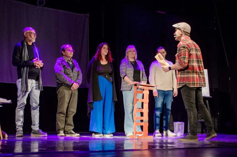 Agustín Saitta se destaca por su mirada innovadora en el mundo del ilusionismo.  Estará este fin de semana en Villa de Merlo.