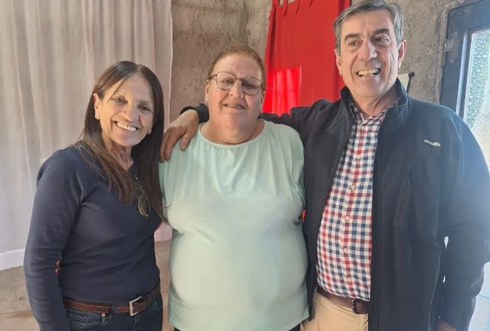 Los candidatos del peronismo en San Luis, Gloria Petrino y Gato Fernández durante su recorrida en la ciudad de San Luis.
