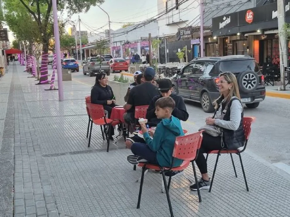La jornada del sábado tuvo como eje la apertura oficial de la obra que modernizó tres cuadras del corazón comercial de la ciudad. (Fotos: La Voz) 