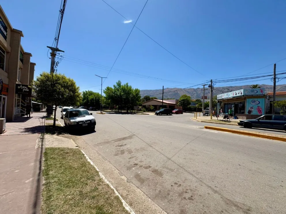 Cruce peligroso de calles en Merlo en avenida Norte y calle Mundial 78. 