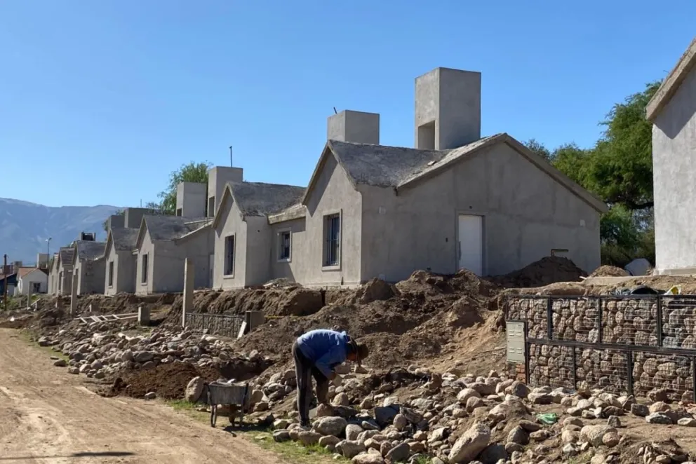 El estado de obra en las viviendas sociales que se levantan en el barrio 272 Viviendas