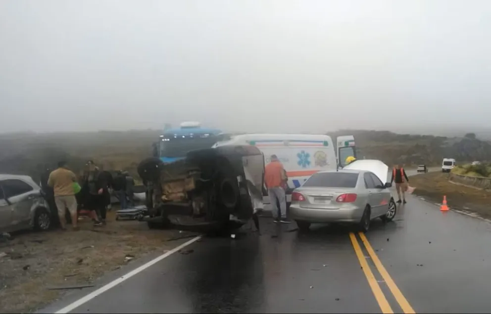 Triple choque en Altas Cumbres. (Foto: El Doce TV)