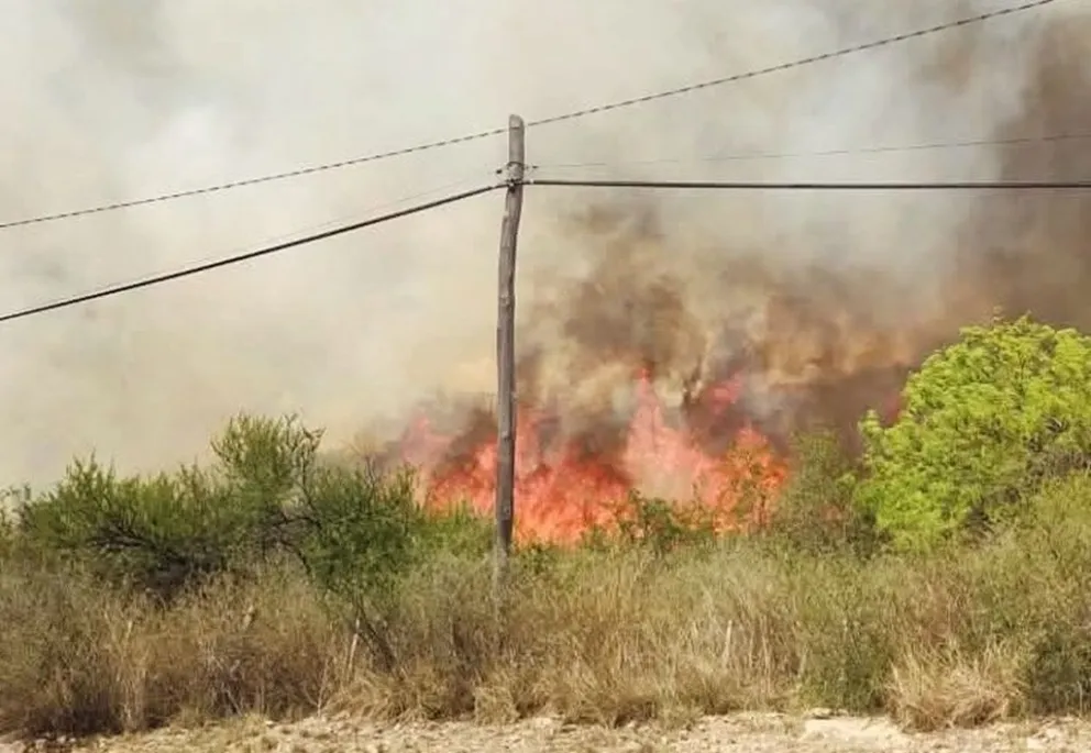 Incendio forestal en La Población, jurisdicción de Bomberos de San Javier y Yacanto.