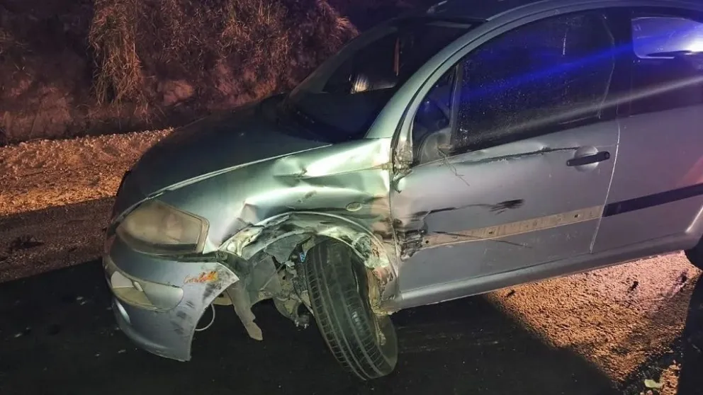 Una mujer resultó herida tras un fuerte impacto entre dos vehículos en Altas Cumbres.
