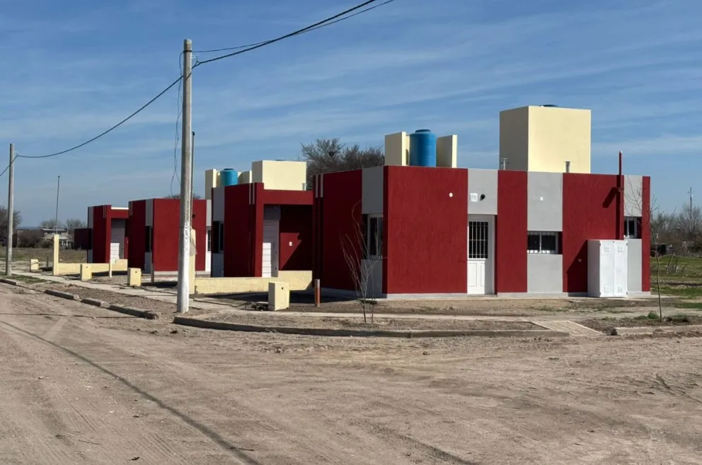 Desde la Dirección de Obras de Arquitectura y Viviendas informaron que las obras se encuentran en la etapa final, con tareas centradas en terminaciones, revisión de detalles y limpieza general para dejar todo listo antes de la entrega.