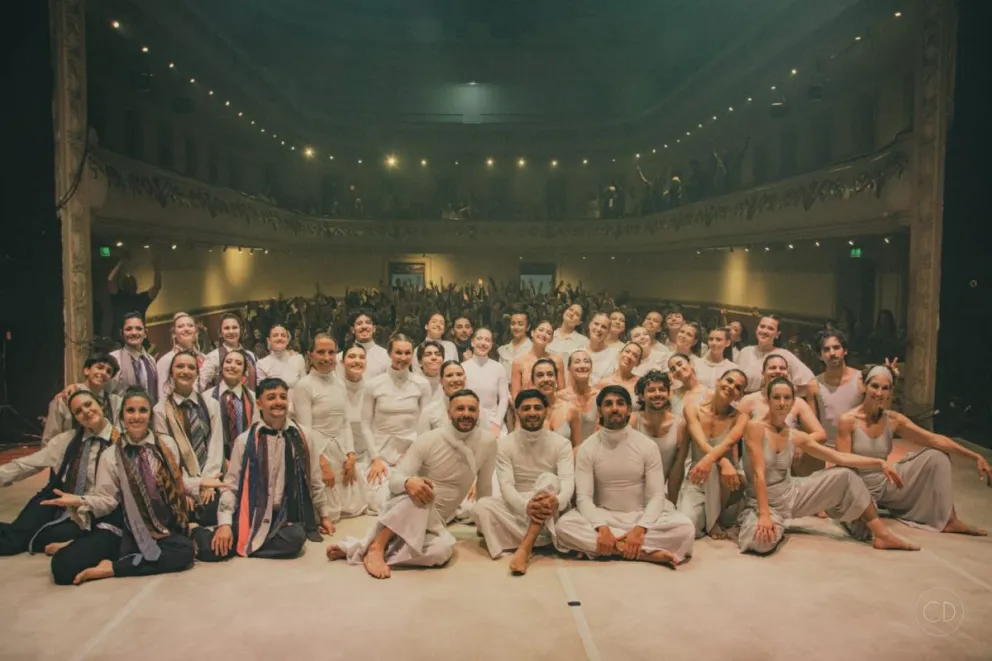 La compañía merlina FLORA Movimiento Contemporáneo celebrará su cuarto aniversario con una función especial el viernes 15 de noviembre a las 20:00.