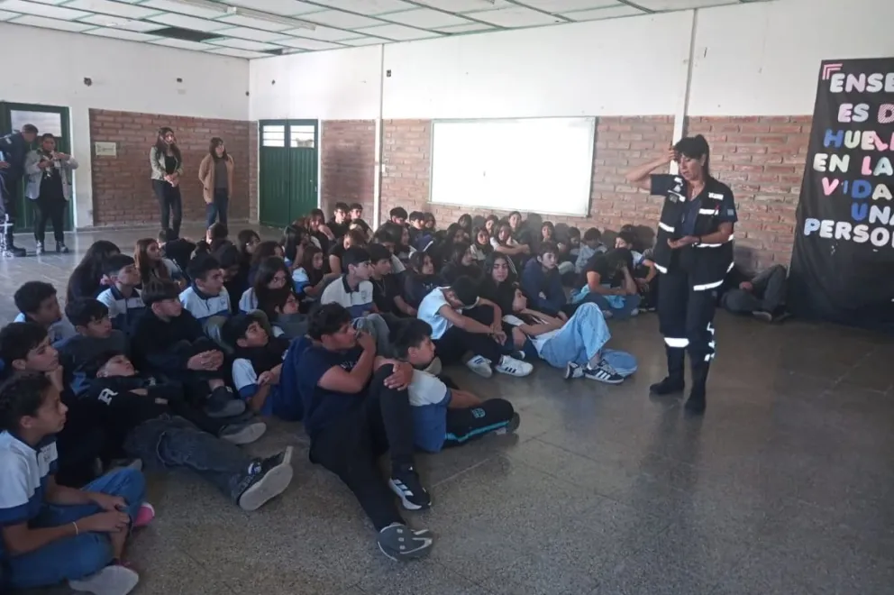 Los estudiantes tuvieron una jornada educativa sobre cómo prevenir incendios forestales.
