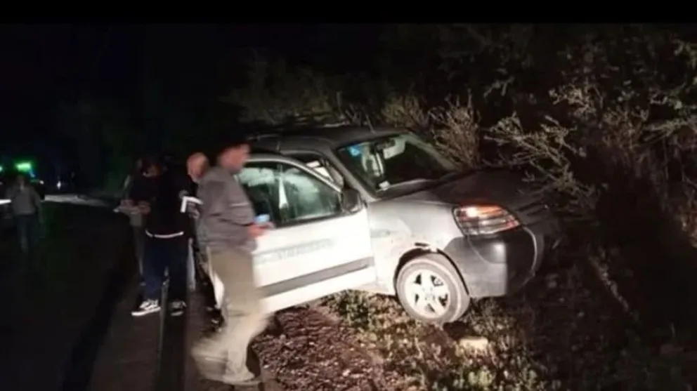 Una Kangoo perdió una rueda y chocó contra una ambulancia en Nono. (Foto: Diario de Carlos Paz)