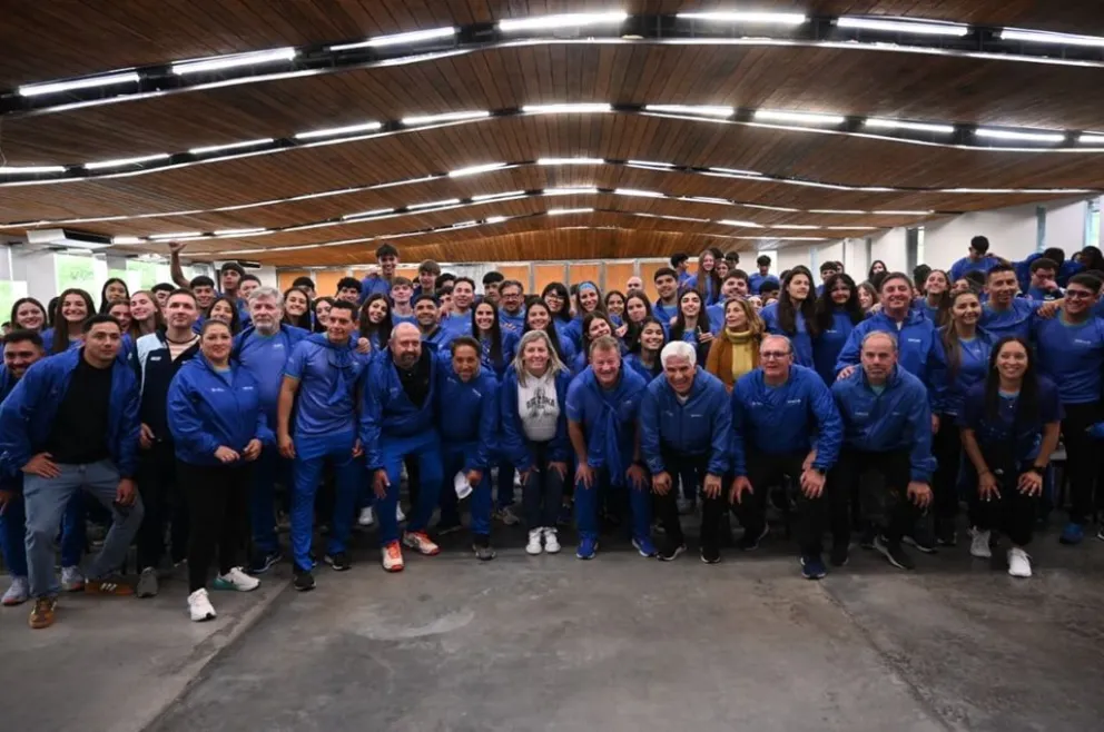 “Miles de sanluiseños los vamos a estar siguiendo y alentando desde acá”, les dijo el Gobernador a los deportistas.