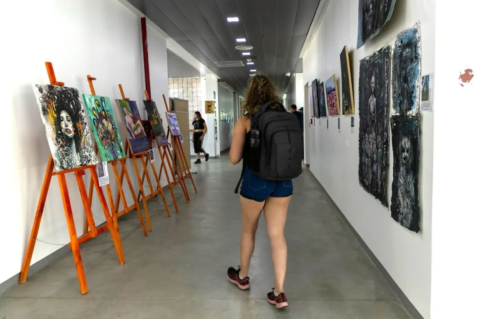 Durante toda la jornada habrá instalaciones, talleres, charlas, proyecciones y laboratorios abiertos. 
