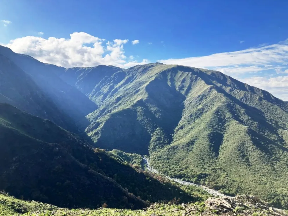 El entorno serrano de Cortaderas, con sus altos y bajos, es escenario ideal para los amantes del senderismo.