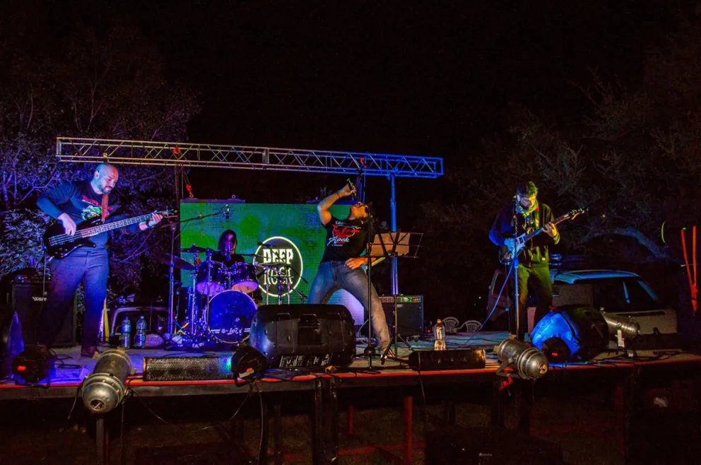 Deep Rock, banda merlina.