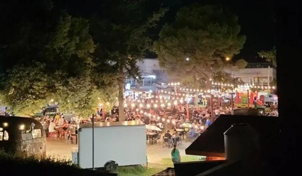 El patio de comidas de Merlo celebra sus ocho años.