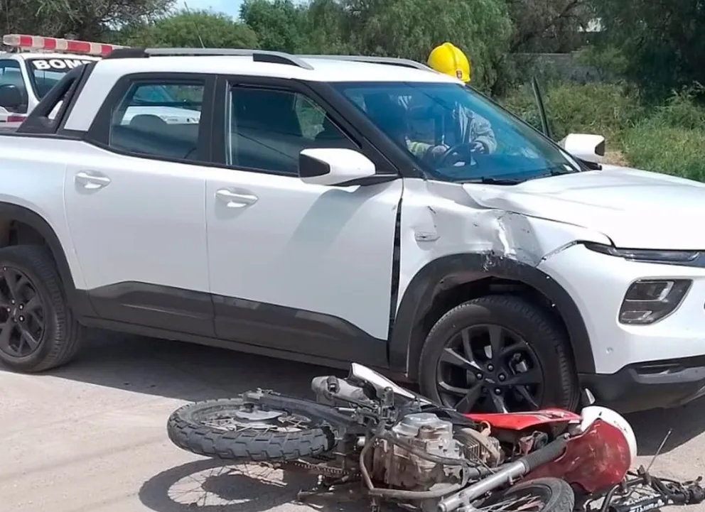 Accidente de tránsito en la intersección de Coronel Mercau y Cerro Áspero. (Foto: BB VV)