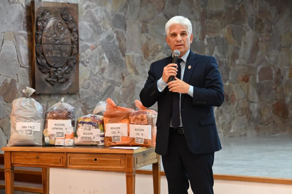 El PANE para el verano fue presentado por el gobernador Poggi.