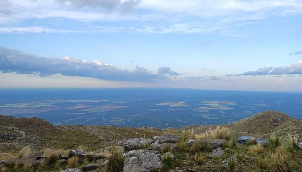 Vista de este jueves de Merlo desde las sierras de los Comechingones. Foto El Vasco.