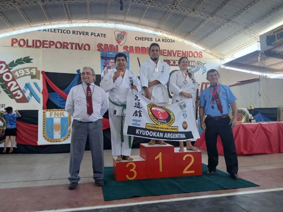 Tres atletas merlinos se subieron al podio en el Regional de La Rioja. 