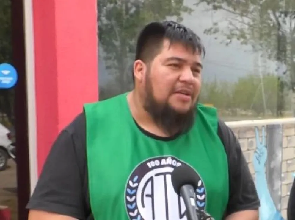 El secretario general de la Asociación de Trabajadores del Estado (ATE) Merlo, César Contreras, afirmó que los empleados municipales “no tienen respuestas claras” sobre los pagos pendientes.