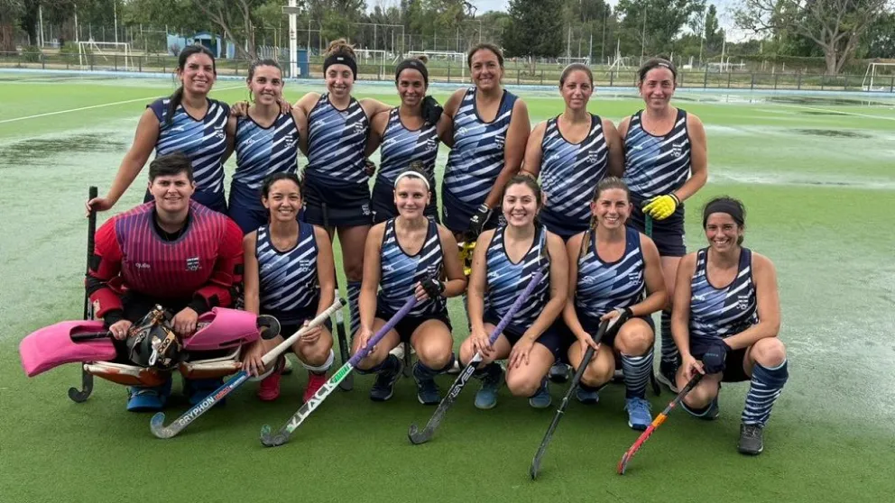 Entre sol, lluvia y el apoyo incondicional de las familias, Alerces enfrentó a Almafuerte en el Ave Fénix.