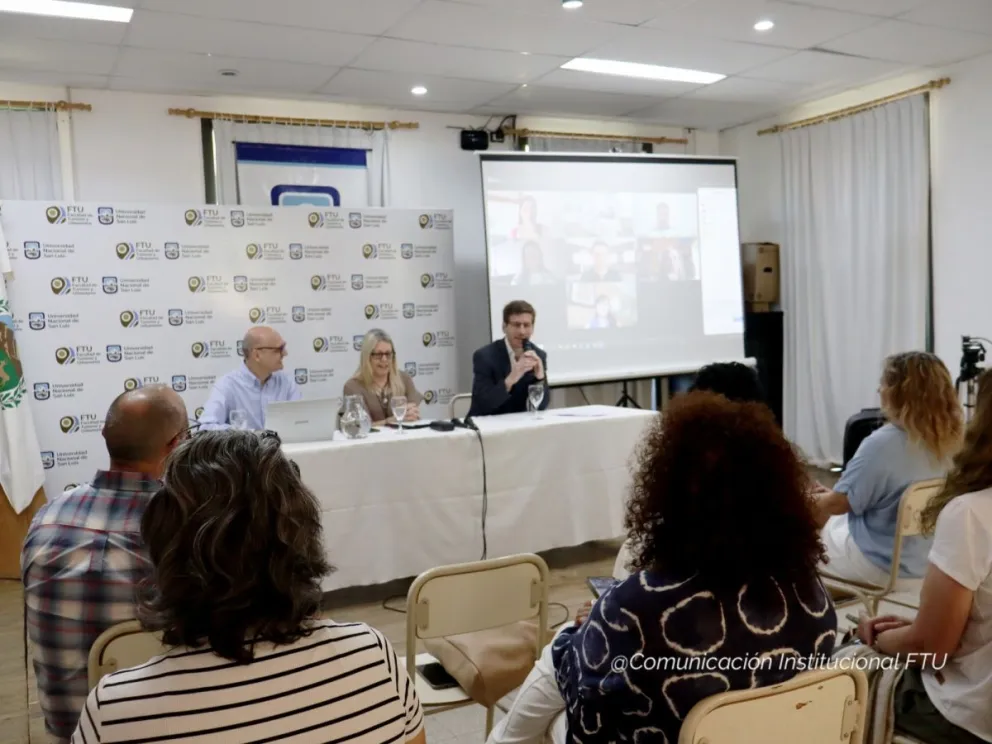 Presentación en la FTU del libro sobre Turismo Inteligente. 