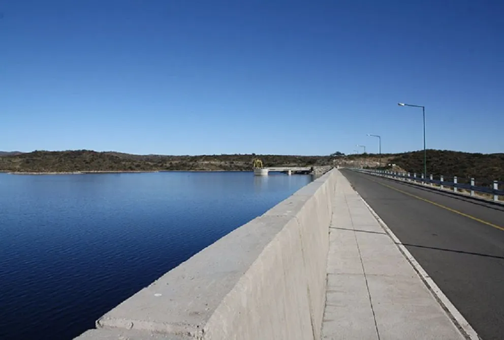El cronograma inicia a las 13:30 en la playa pública del dique Las Palmeras.  
