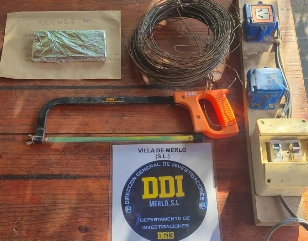 Algunos de los elementos secuestrados por la policía. Foto Pol. San Luis.