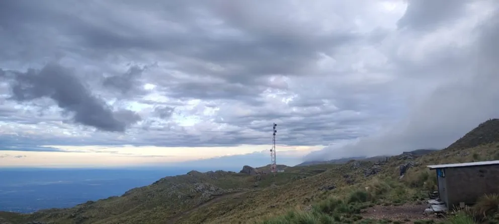 La Villa de Merlo atraviesa este domingo con condiciones de tiempo inestable, cielo mayormente nublado y probabilidad de precipitaciones intermitentes a lo largo de la jornada.