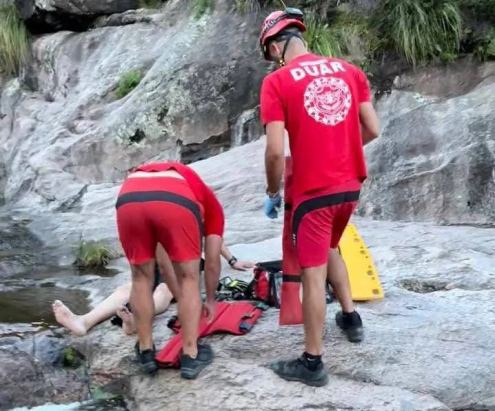 Un hombre de 58 años y una mujer de 45 fueron asistidos por personal del DUAR San Alberto y trasladados al Hospital de Mina Clavero.
