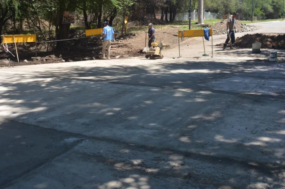 Obra en la avenida del Deporte, donde cruza el arroyo Juan Peréz. 