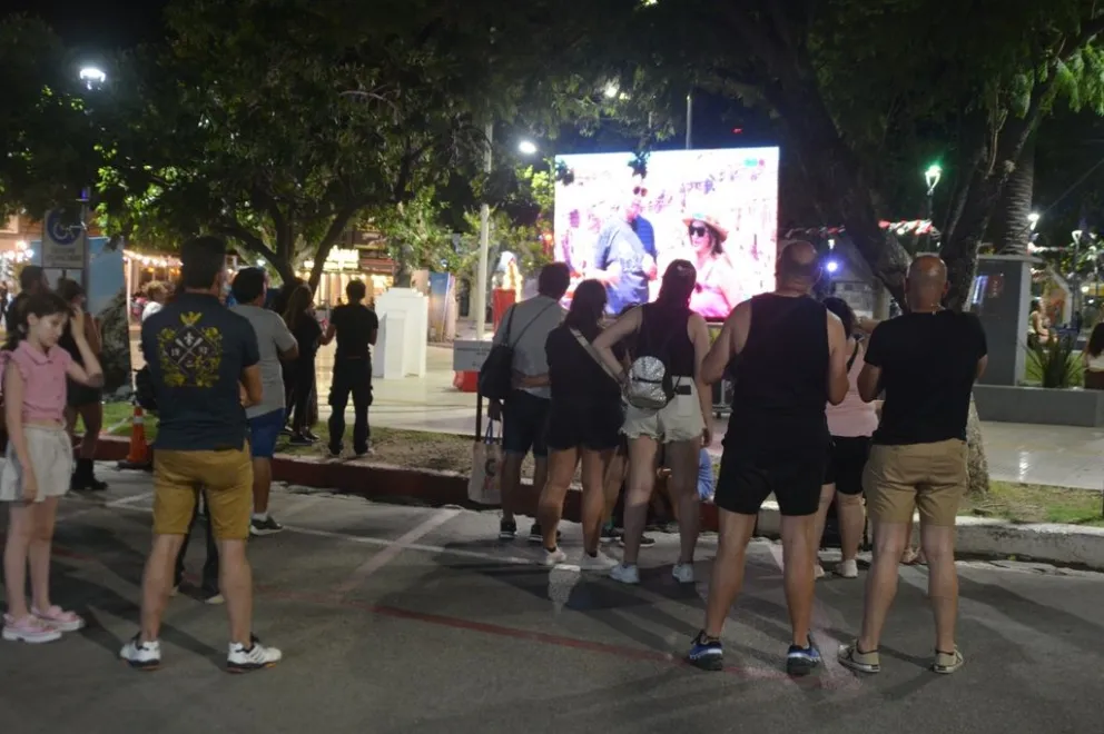 La emisión del programa se vivió de manera especial en Merlo. Se transmitió en pantalla gigante en la Plaza Sobremonte.