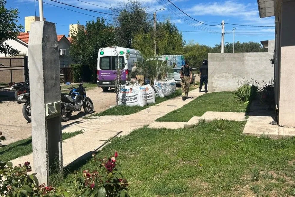 El hombre hallado muerto en ucasa del barrio 18 Vieviendas falleció por un infarto.