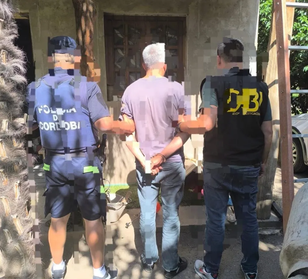 Dos hombres detenidos, el secuestro de un arsenal de armas y droga tras el operativo en La Paz. (Foto: Policía de Córdoba)