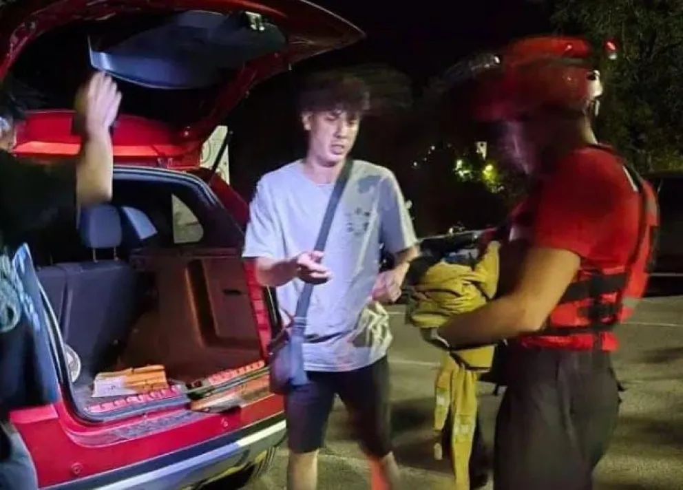 Según se informó, el animal pertenece a un turista de 24 años, quien manifestó no comprender cómo el gato había llegado hasta esa zona del dique.