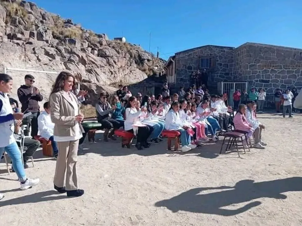 La escuela de alta montaña Ceferino Namuncurá retomó las clases este lunes. (Foto: La Otra Mirada)