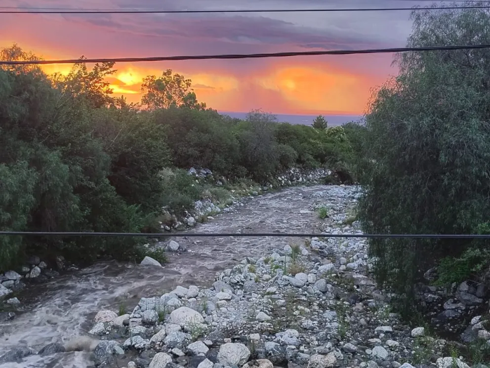 Piden a la población estar atenta ante la crecida repentina de los arroyos por las lluvias.